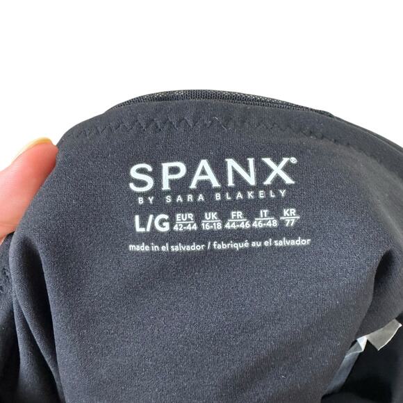 Spanx Booty Boost Active 50107 Blue Digital Camo Print High Waist Crop Leggings - Picture 7 of 9